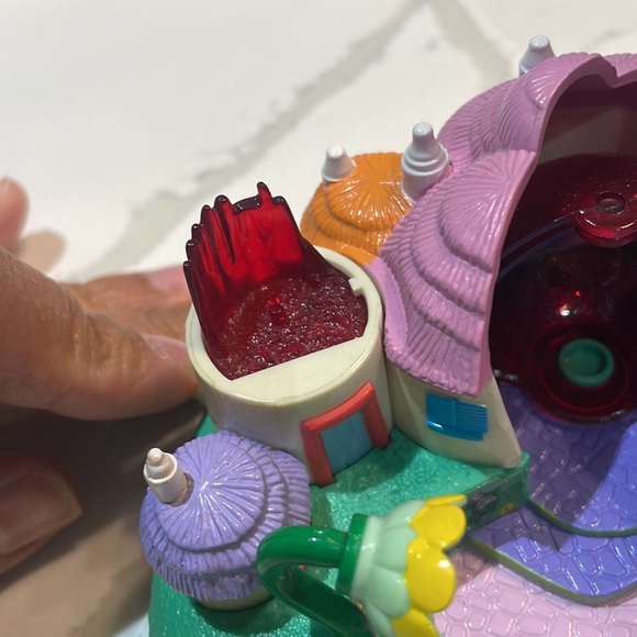 2001 Turner Entertainment Pre-Owned Wizard of Oz Castle Polly Pocket Castle - Picture 10 of 11